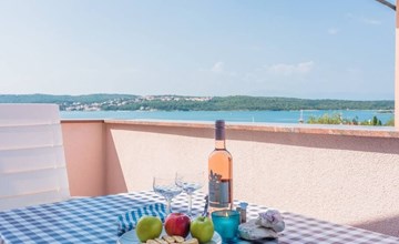 Große Wohnung in Klimno mit Möbliertem Balkon 3