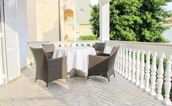 Weiße Idylle auf dem blauen Meer 1