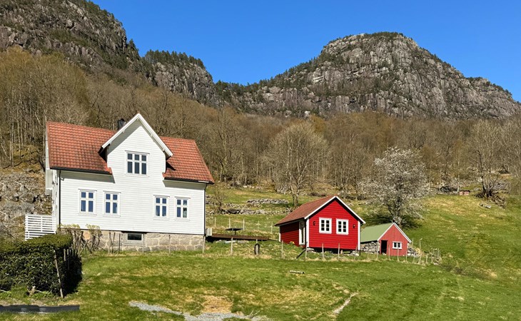 4 bedroom gorgeous home in Erfjord 1