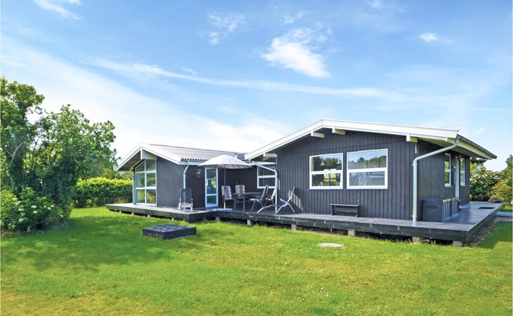 Nice home in Glesborg with kitchen 1