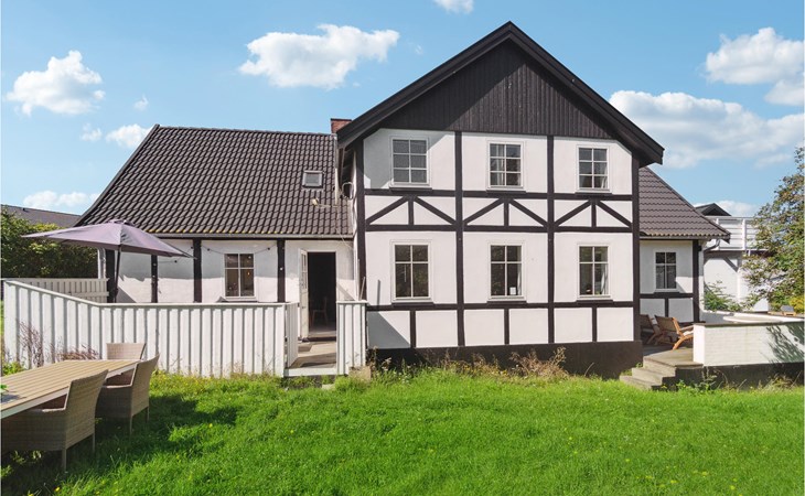 8 bedroom amazing home in Allinge 1