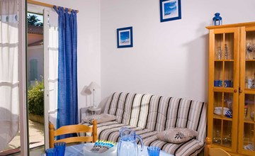 Les Mas de St. Hilaire (SHR300) 2