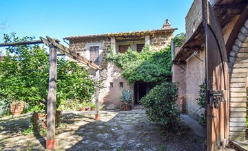 4 bedroom stunning home in Montefiascone 2