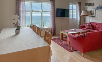 Stunning home in Vallavik with WiFi 3