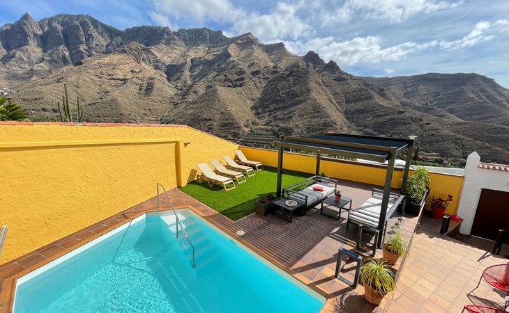 Haus mit beheiztem Schwimmbad, Berg- und Meerbli 1