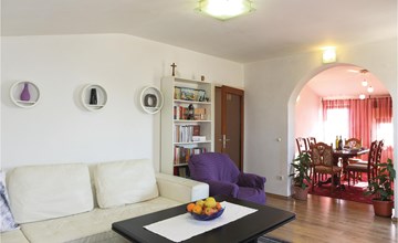 Gorgeous apartment in Kastel Kambelovac 2