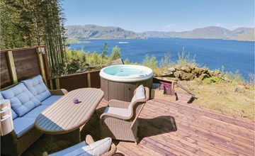 Beautiful home in Farsund with jacuzzi 2