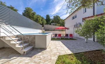 Stunning home in Banjol 2