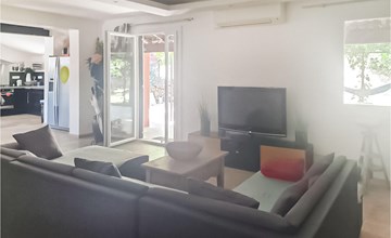 5 bedroom lovely home in Rians 3
