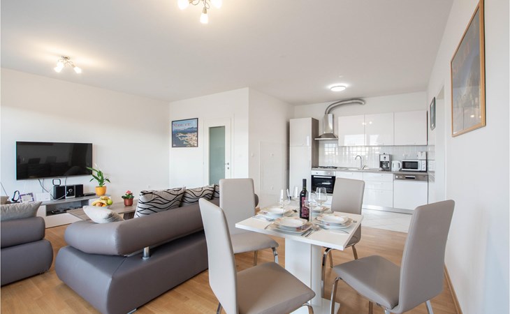 Stunning apartment in Podstrana 1