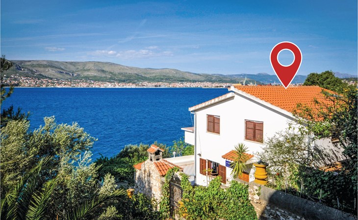 5 bedroom lovely home in Okrug Donji 1