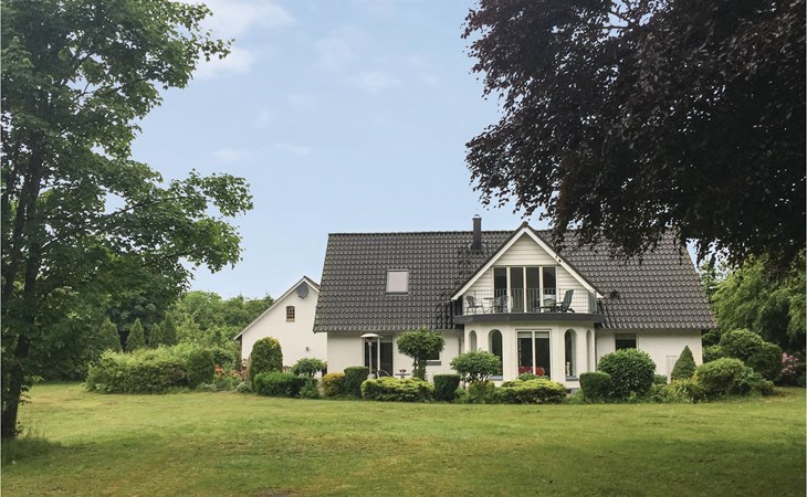 4 bedroom pet friendly home in Brande 1