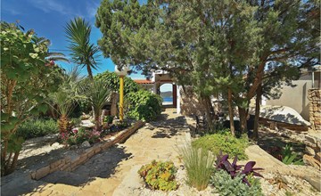 Awesome home in Drvenik Mali 2