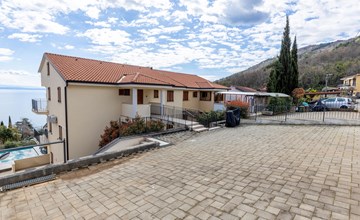 3 bedroom stunning apartment in Lovran 2