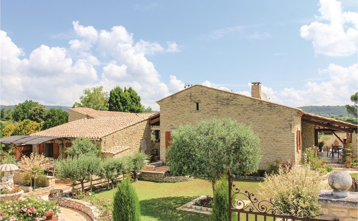 3 bedroom stunning home in Gordes 1