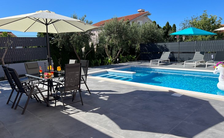 Moderne ap. 2 mit Pool und Grill in der Nähe von Split und Trogir 1