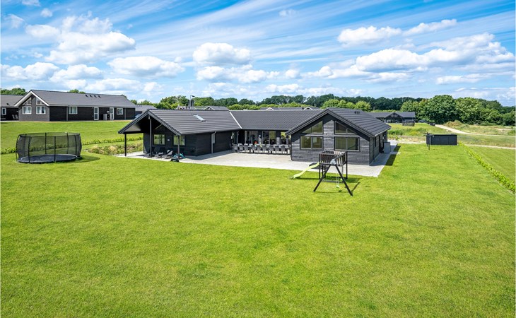 9 bedroom beautiful home in Sydals 1