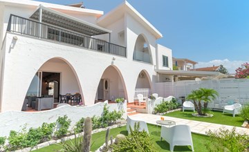 Villa am Sandstrand von Punta Secca 3