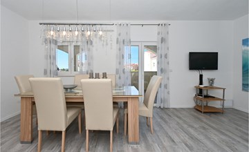 Awesome apartment in Okrug Gornji 3