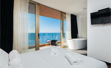 Villa Gloss 3