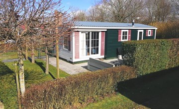 Luxury 4 to 6-Person Chalet on the Westerschelde in Zeeland 3