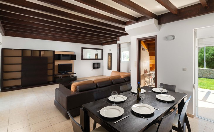 Haus in Kolympia mit Garten und Bergblick 1