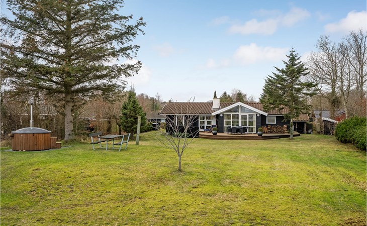 Lovely home in Hadsund with WiFi 1