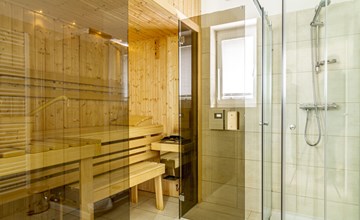 Lakeside Village 18 (+ Sauna) 2
