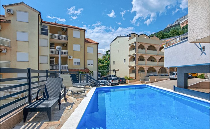 Beautiful apartment in Baska Voda 1