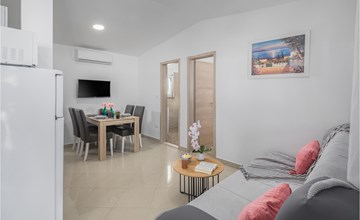 Beautiful home in Banjole with kitchen 3