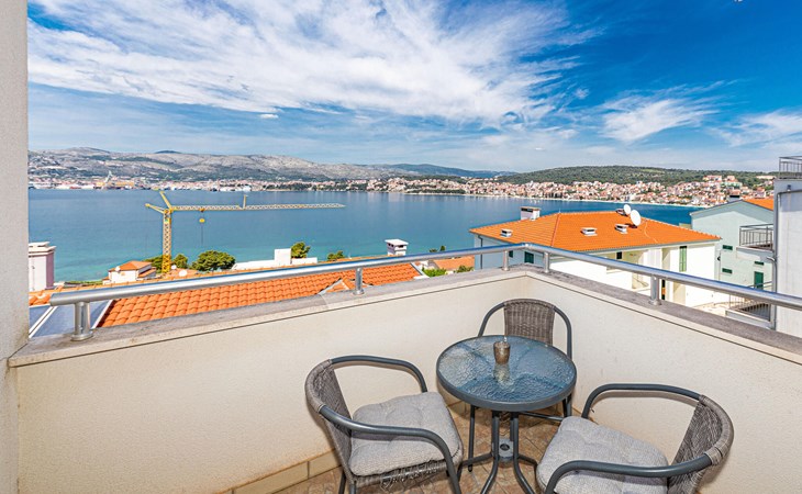 Awesome apartment in Okrug Gornji 1