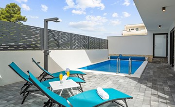 Gorgeous home in Srima 2