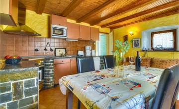 Cozy home in Kastel with WiFi 2