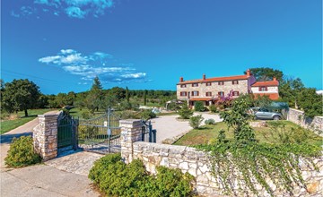Schönes Haus mit 6 Schlafzimmern in. 3