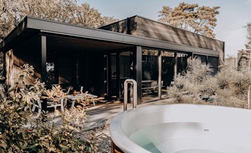 Luxury Family Water Lodge + hot tub (6p) 2