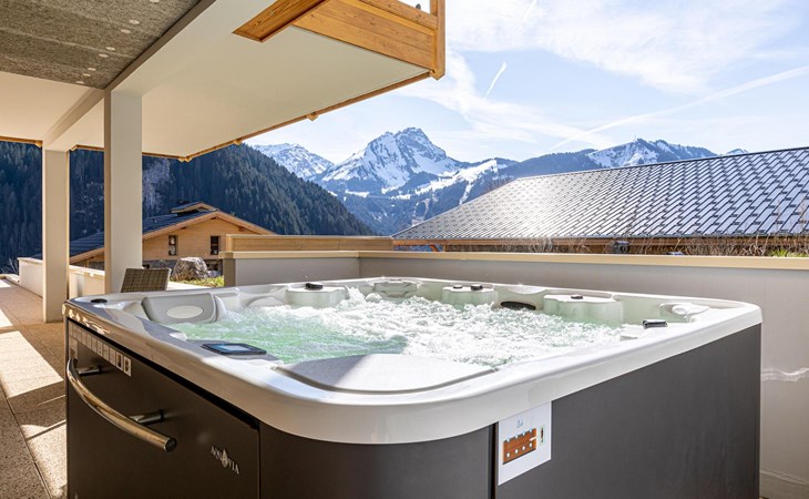 App. 8p. jacuzzi 1