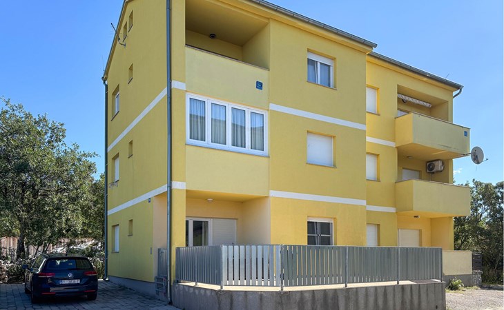 Amazing apartment in Jadranovo with house sea view 1