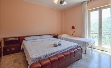 2 bedroom beautiful home in Sinagra 3