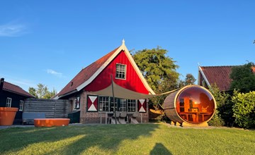 De Essenburgh 7-persoons, overdekte hottub en lounge, barrel sauna, sunshower, wifi, omheinde tuin, huisdier vriendelijk 2