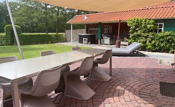 De Appelbloesem 6-persoons met overdekte hottub, barrelsauna, lounge, wifi 2