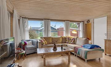 2 bedroom pet friendly home in Stege 3