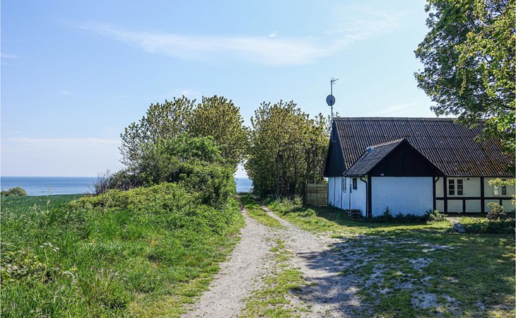 Amazing home in Aakirkeby with WiFi 1