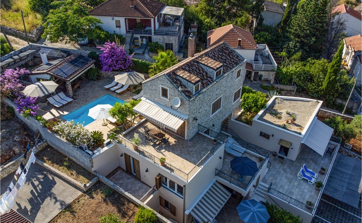 Stunning home in Zman with kitchen 1