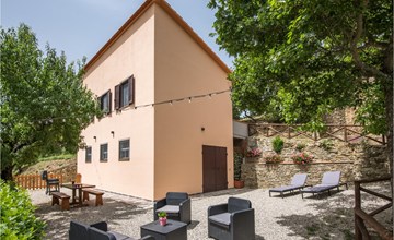 Awesome home in Castiglion Fiorentino 3