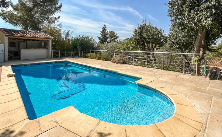 Nice home in Nîmes with swimming pool 1