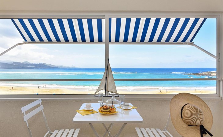 Las Canteras Seafront Apartment 1