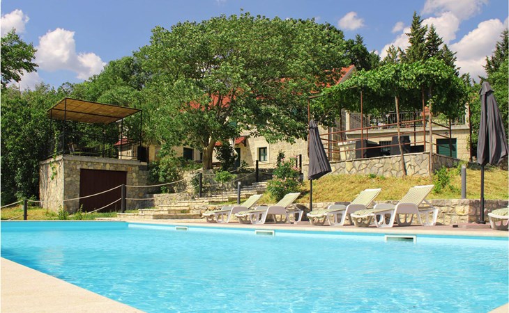 4 bedroom cozy home in Otok 1