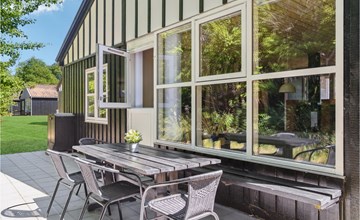 Amazing home in Væggerløse with kitchen 2