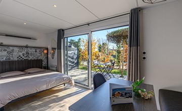 Hôtel'o 3 - L'ibis rouge 2