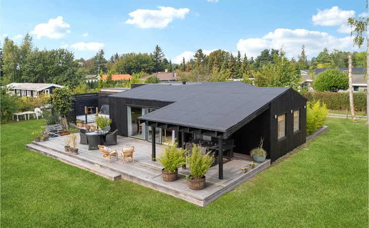 Awesome home in Væggerløse with kitchen 1